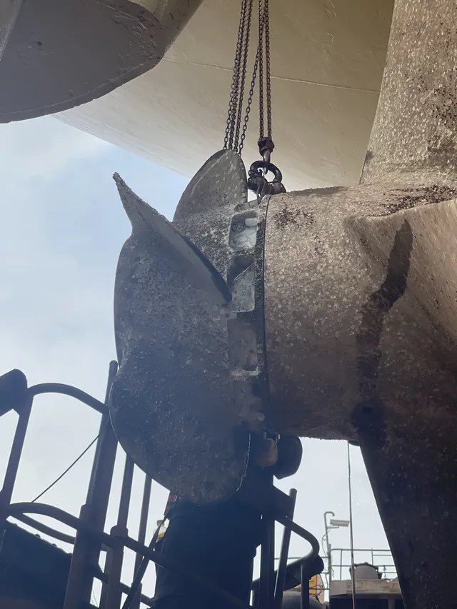 Propeller boss and blades rigged on chain blocks. Shanghai, February 2025.